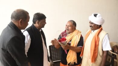 Photo of केबिनेट मंत्री केदार कश्यप ने वैद्यराज हेमचंद मांझी से मिलकर दी शुभकामनाएं