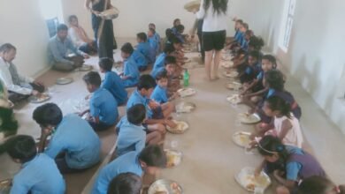 Photo of न्योता भोज : प्राथमिक शाला में बच्चों को भरोसा गया स्वादिष्ट पौष्टिक भोजन
