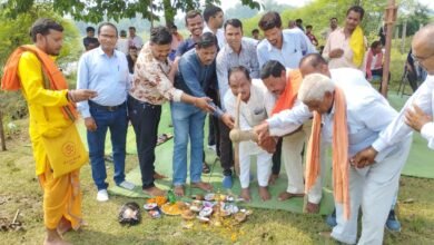 Photo of ग्राम – मटिया में शासकीय हायर सेकेंडरी स्कूल भवन की भूमि पूजन कार्यक्रम में शामिल हुए – मस्तूरी विधायक लहरिया