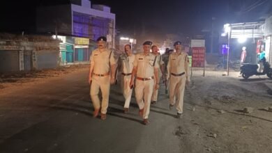 Photo of सीपत पुलिस की फ्लैग मार्च…अपराधियों में खौफ