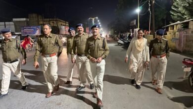 Photo of एसएसपी सूरजपुर का निर्देश, सीएसपी ने पुलिस अधिकारी व जवानों के साथ शहर में किया पैदल पेट्रोलिंग दुकानदारों को सड़क पर सामान न निकालने की दी हिदायत