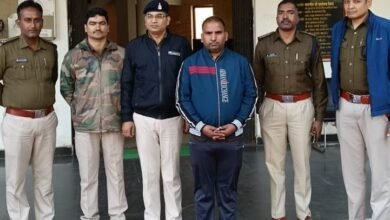 Photo of अश्लील फोटो वायरल करने की धमकी देने वाले युवक को थाना प्रतापपुर पुलिस ने किया गिरफ्तार