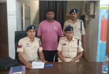 Photo of सिरगिट्टी थाना क्षेत्र में आशांति फैलाने वालो के विरुद्ध पुलिस का प्रहार ,   आरोपी के कब्जे से 01 नग धारदार चाकू जप्त