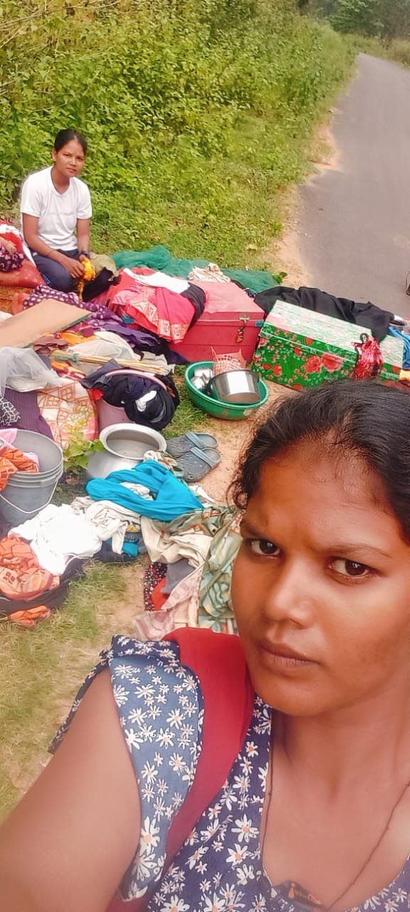कांकेर जिले में एक आदिवासी ईसाई परिवार को घर से निकाला गया और सामान सड़क पर फेंका –पढ़े पूरी खबर