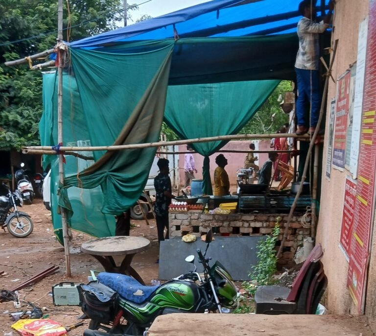रानीगांव शराब भट्ठी में लाइसेंसी चखना दुकान शासन का दर निर्धारण नही है संचालक अपने हिसाब से बेच सकता है—– शुक्ला