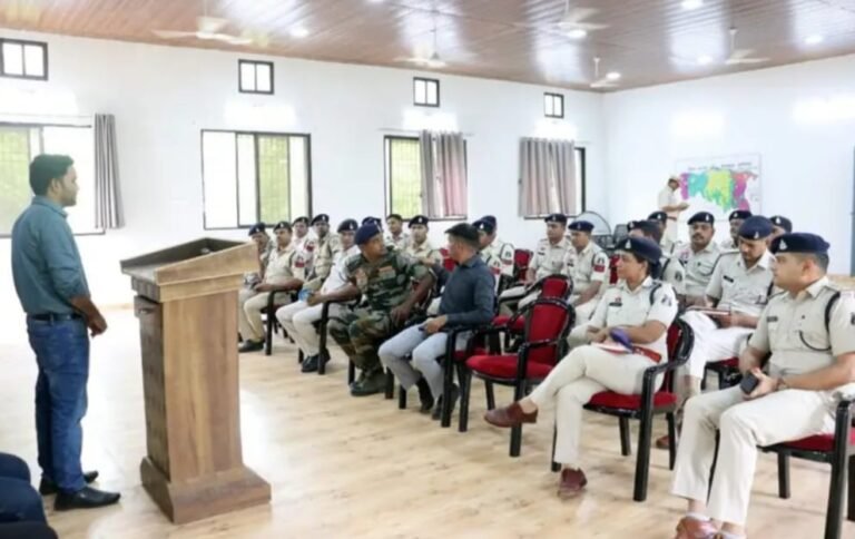 स्वास्थ्य विभाग द्वारा पुलिस अधिकारी कर्मचारियों को दी गई फर्स्ट ऐड की ट्रेनिंग