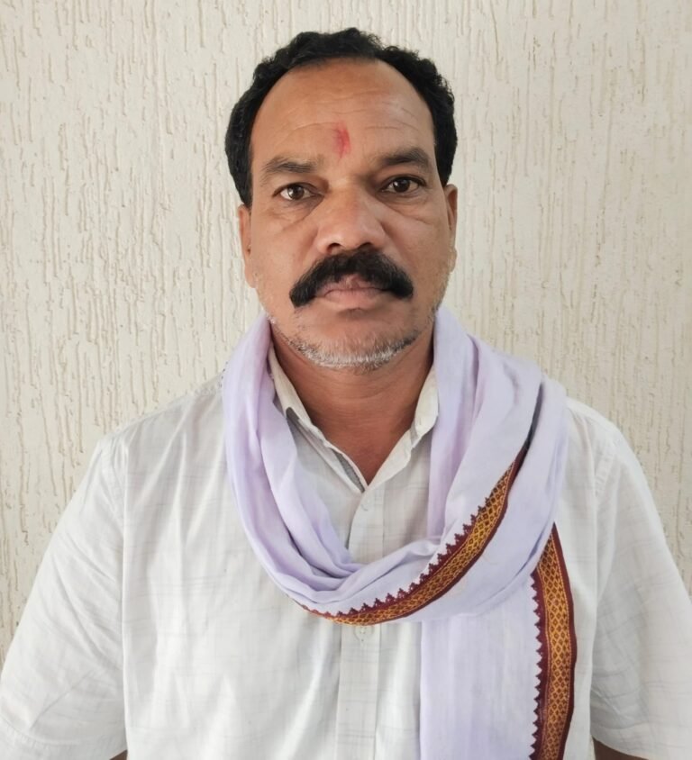 खाद के लिए तरस रहे किसान सरकार को सुध लेने का समय नहीं- झूमुक दीवान