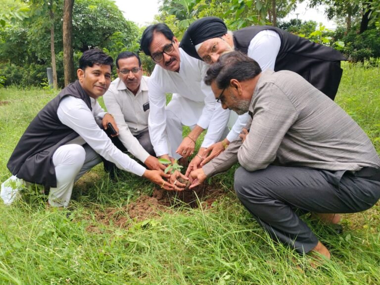 कार्यकारी प्रदेश अध्यक्ष का जन्मदिन पर पौधारोपण कार्यक्रम संपन्न