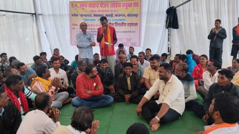 रसोईयों के हड़ताल को समर्थन करने पहुंची कॉंग्रेस