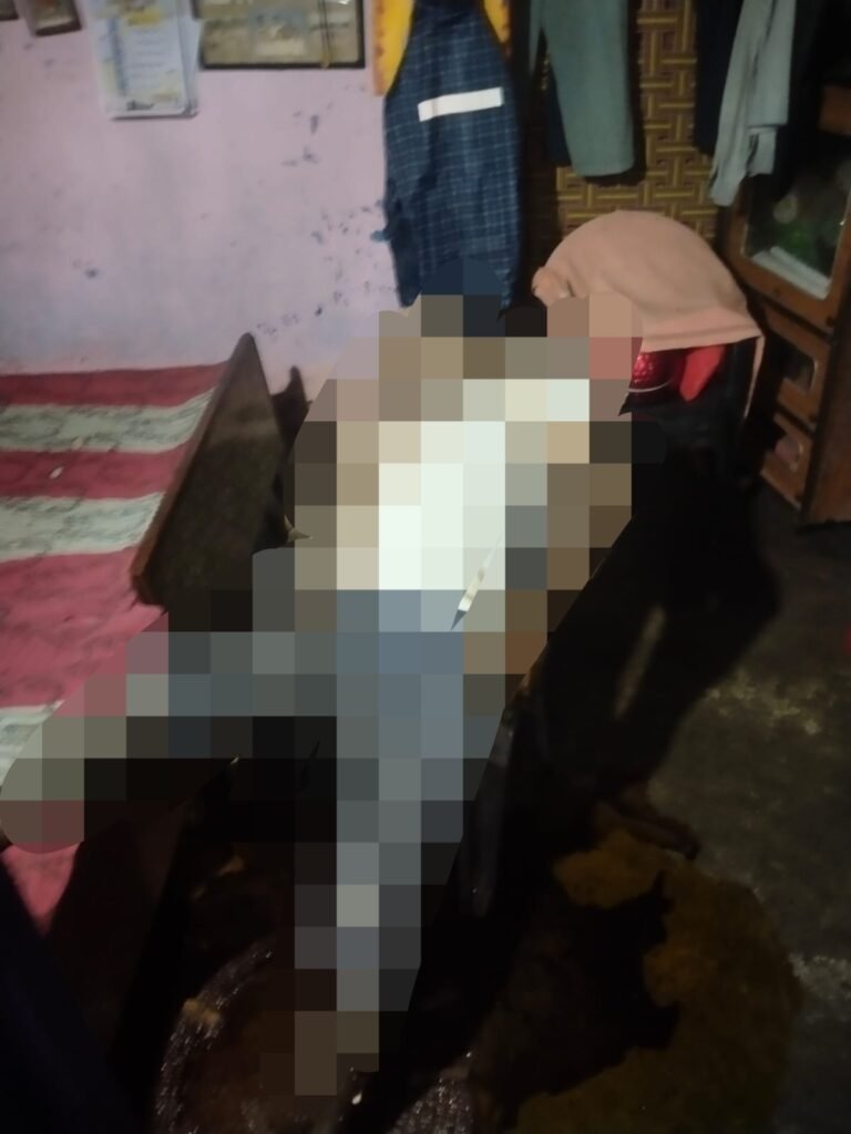 तीन दिन तक कुर्सी पर सड़ी लाश, नहीं था कोई पूछने वाला – अकेलेपन की मौत ने ली एक पिता की सांसें