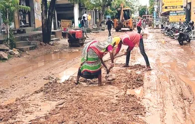 जगदलपुर : बारिश से क्षतिग्रस्त सड़कों की हुई मरम्मत, आवागमन बहाल