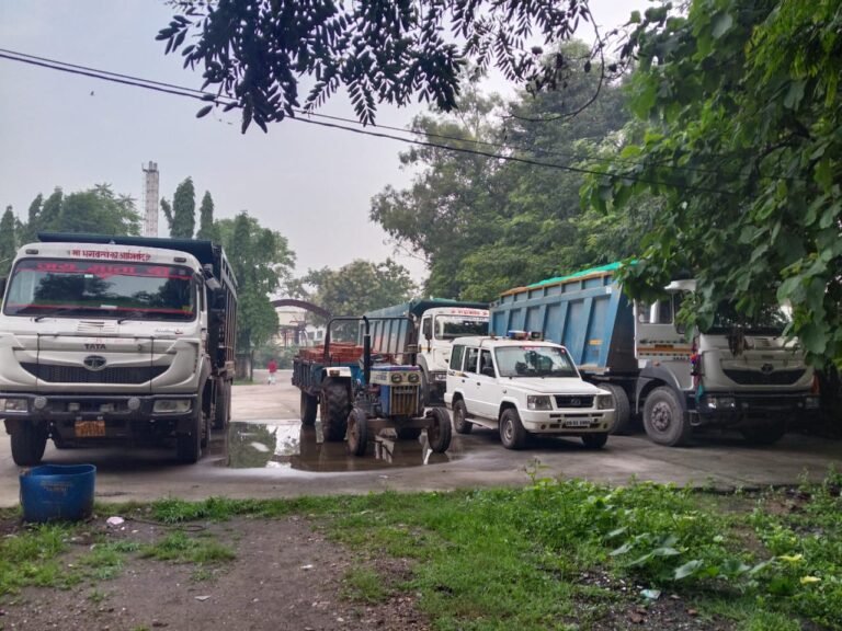 ब्रेकिंग न्यूज़:- खनिजो के अवैध परिवहन पर  6 वाहन जप्त