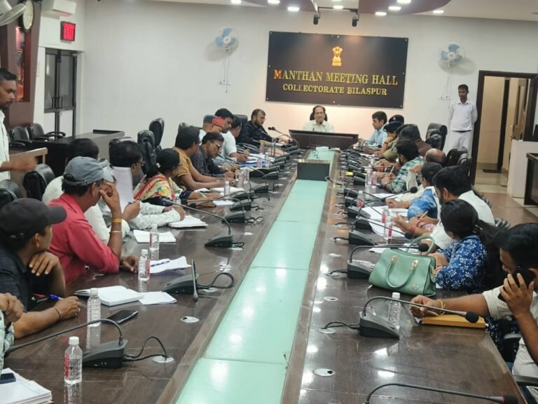 घुमंतू पशुओं पर नियंत्रण के लिए कलेक्टर ने दिए कड़े निर्देश