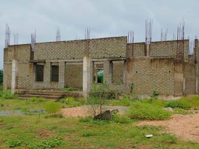 कुर्सी मिली… पर कुर्मी समाज का भवन अधूरा ही रह गया — चार साल से टकटकी लगाए बैठा है पूरा समाज