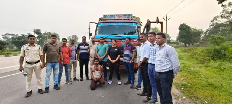 भैंसों से भरे ट्रक में अमानवीयता की हद: दो की मौत, एक घायल — रतनपुर पुलिस ने लालपुर में पकड़ी तस्करी की बड़ी कोशिश