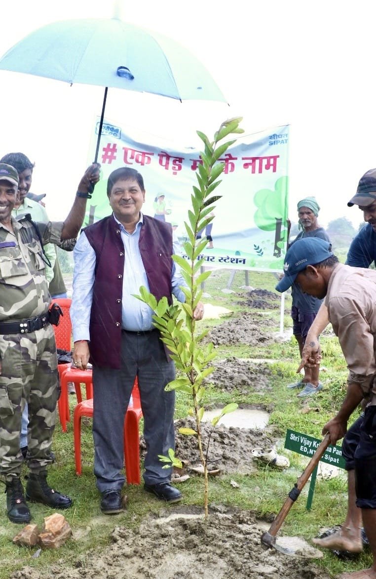 एनटीपीसी सीपत द्वारा ग्राम करमा में वृहद वृक्षारोपण अभियान का शुभारंभ
