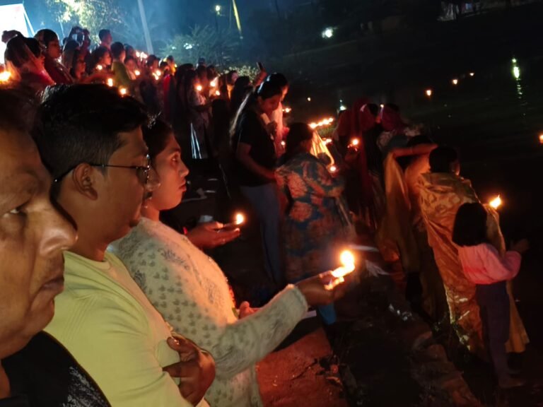 विश्व हिंदू परिषद के संयोजकत्व में कार्तिक पूर्णिमा के पावन अवसर पर दुर्गा सरोवर पेण्ड्रा में सैकड़ों श्रद्धालु महाआरती में शामिल हुए और भव्य दीपदान किए  सभी श्रद्धालुओं ने मां नर्मदा की स्तुति की