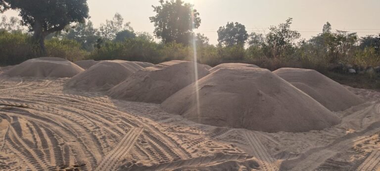 खनिज अधिकारी रोहित साहू के मिली भगत से पोड, राजिम, लचकेरा, फिगेश्वर सहित क्षेत्र में अवैध रेत खनन जारी