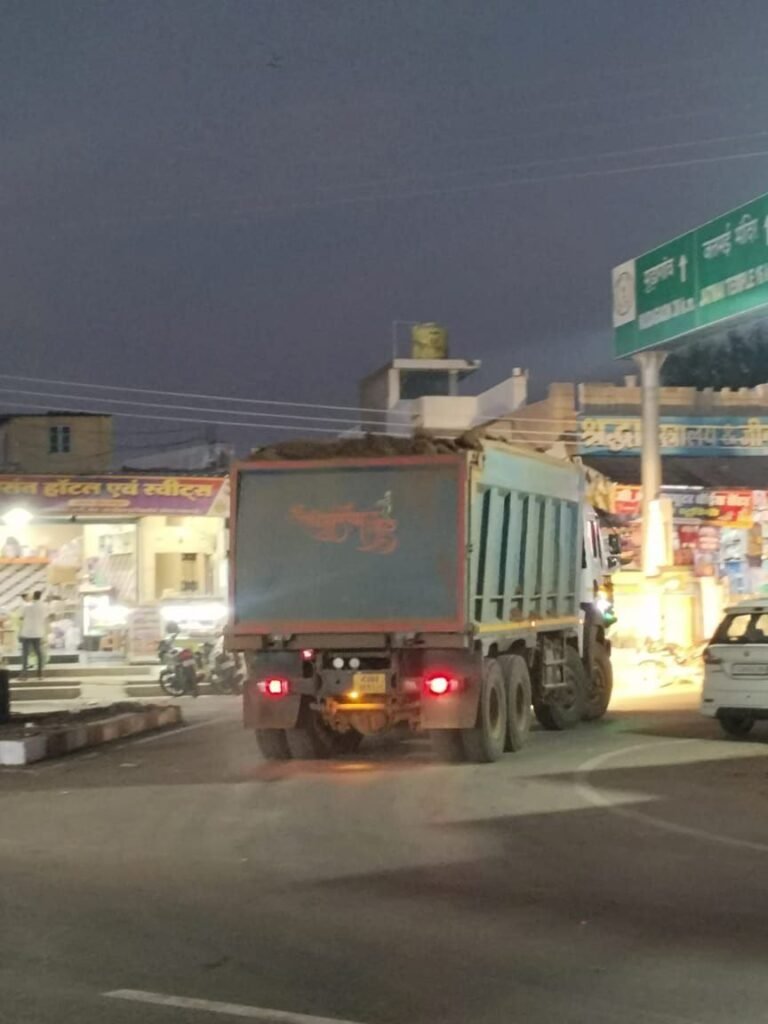 पाण्डुका में खुलेआम मुरम की लूट, प्रशासन की खामोशी से बढ़ा आक्रोश