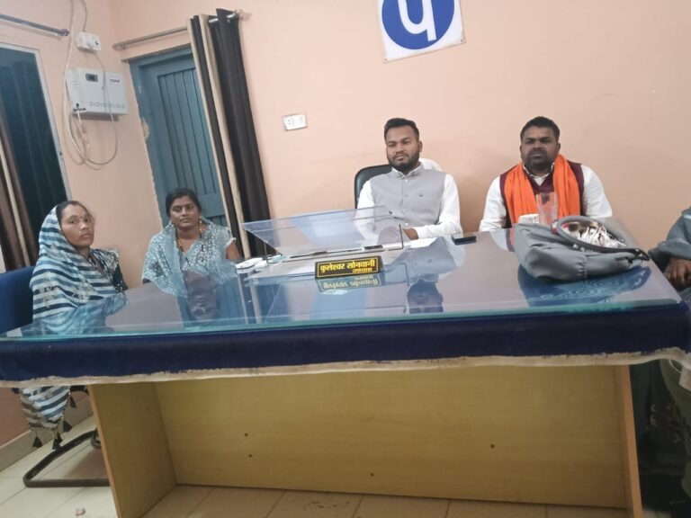 विवादास्पद प्रभारी सीईओ को हटाने जनपद पंचायत पदाधिकारी लामबंद