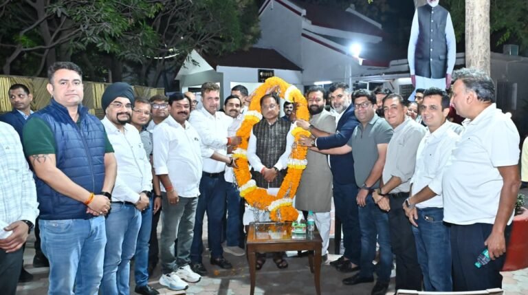 रायपुर : मुख्यमंत्री से छत्तीसगढ़ रियल एस्टेट वेलफेयर एसोसिएशन के प्रतिनिधिमंडल ने की मुलाकात