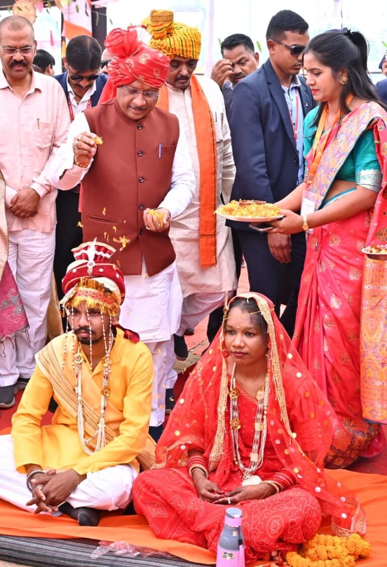 रायपुर : बौद्ध परंपराओं के साथ छह नवदंपत्तियों ने लिया जीवनभर साथ निभाने का संकल्प