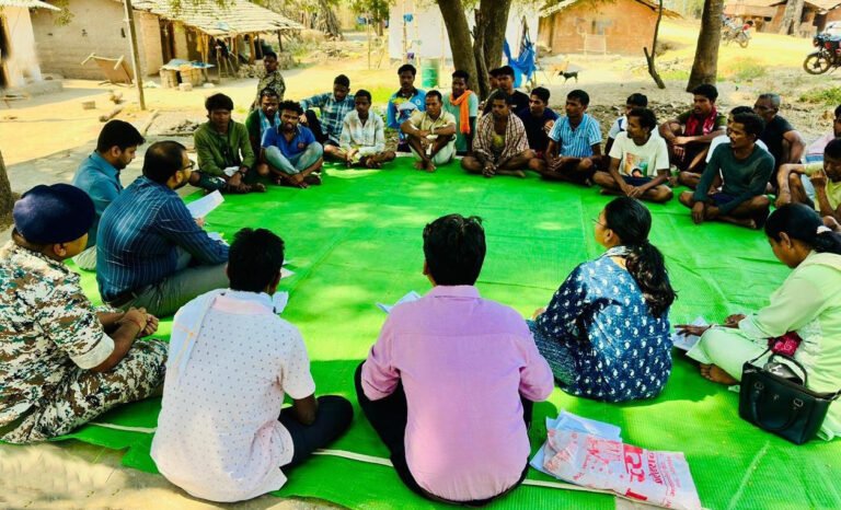 रायपुर : मिशन कनेक्ट से सुकमा में सुदृढ़ हुआ जनविश्वास : इमली के पेड़ तले सजी चौपाल