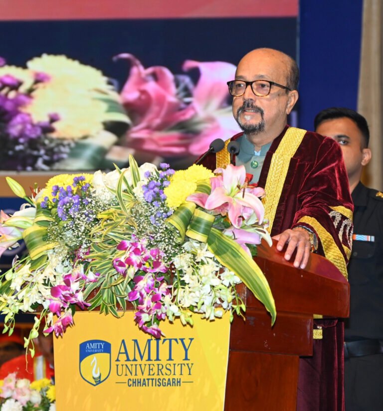 रायपुर : शिक्षा का मूल उद्देश्य केवल आजीविका प्राप्त करना नहीं बल्कि ज्ञान और बुद्धिमत्ता प्राप्त कर पूरे समाज का विकास होना चाहिए- रमेन डेका