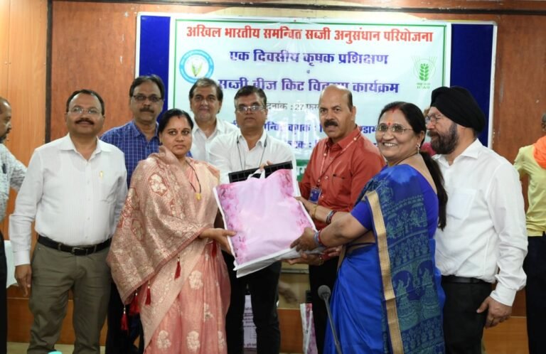 रायपुर : कृषि महाविद्यालय, रायपुर में अखिल भारतीय समन्वित सब्जी अनुसंधान परियोजना के अंतर्गत एक दिवसीय कृषक प्रशिक्षण एवं सब्जी बीज वितरण कार्यक्रम संपन्न