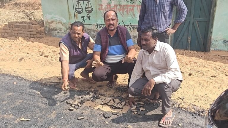 सड़क उखड़ने लगी, सवालों से भाग रहे अधिकारी!