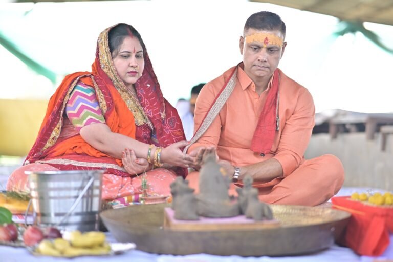 महाशिवरात्रि पर निर्माणाधीन गौधाम बना आस्था और सामाजिक समरसता का प्रतीक,पार्थिव शिवलिंगों का हुआ रुद्राभिषेक,नगर पालिका अध्यक्ष अश्वनी शर्मा हुए शामिल