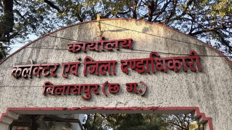 जनदर्शन में कलेक्टर ने सुनी लोगों की समस्याएं