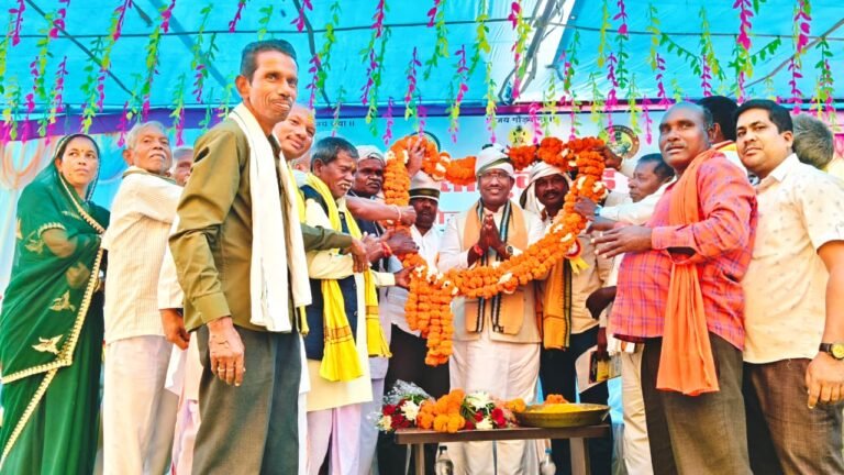 आदिवासी ध्रुव गोड़ समाज के वार्षिक सम्मेलन में विधायक रोहित साहू शामिल हुए, टीना शेड निर्माण के लिए 15 लाख रुपए की घोषणा