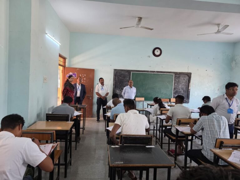 गरियाबंद में सीजीपीएससी प्रारंभिक परीक्षा 2026 शांतिपूर्ण माहौल में संपन्न,  कलेक्टर बी एस उइके ने किया सभी परीक्षा केंद्रों का निरीक्षण
