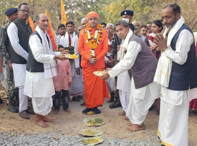 संत भगवंत दर्शन मेला हनुमानगढ़ी आश्रम कुरुवार में पूज्य स्वामी जी का मंगलमय पदार्पण