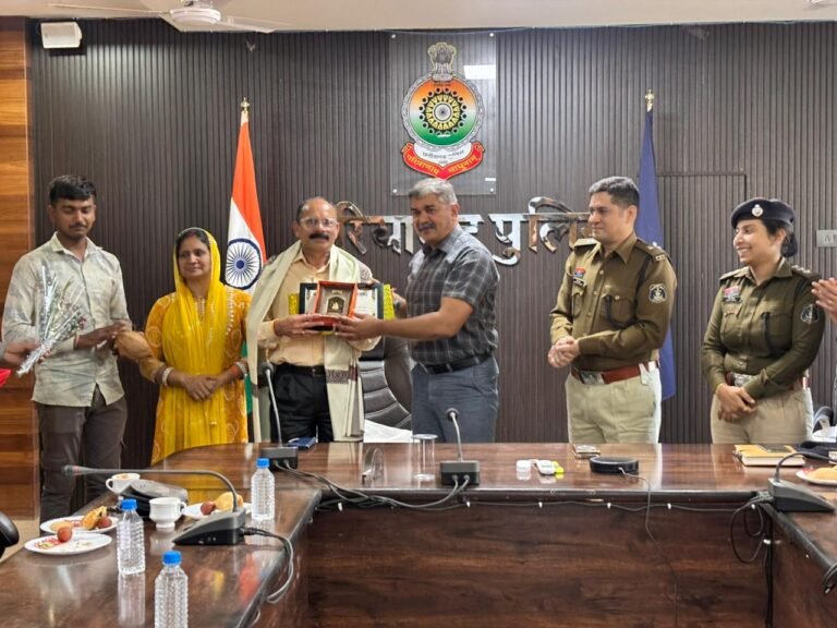 गरियाबंद पुलिस परिवार ने सेवानिवृत्त एएसआई गोपाल राम साहू को दी सम्मानपूर्ण विदाई