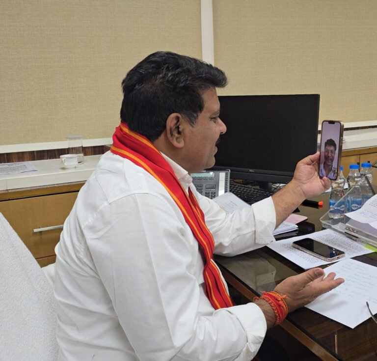 रायपुर : बीजापुर के अंकित की यूपीएससी में सफलता पर उपमुख्यमंत्री  विजय शर्मा ने वीडियो कॉल पर दी बधाई