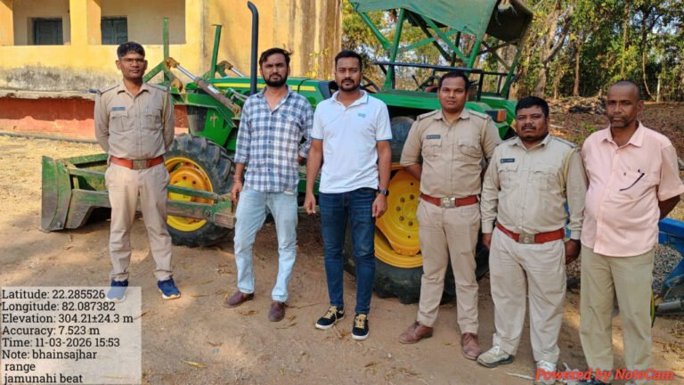 रायपुर : वन भूमि पर अवैध जुताई करते ट्रैक्टर जब्त