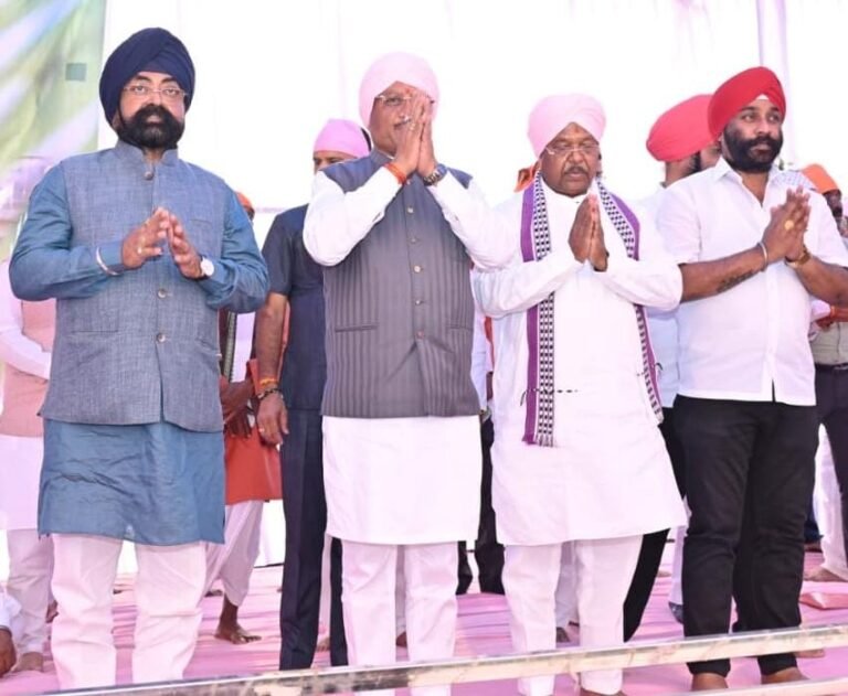 रायपुर : गढ़फुलझर नानकसागर में होला मोहल्ला कार्यक्रम में शामिल हुए मुख्यमंत्री विष्णु देव साय