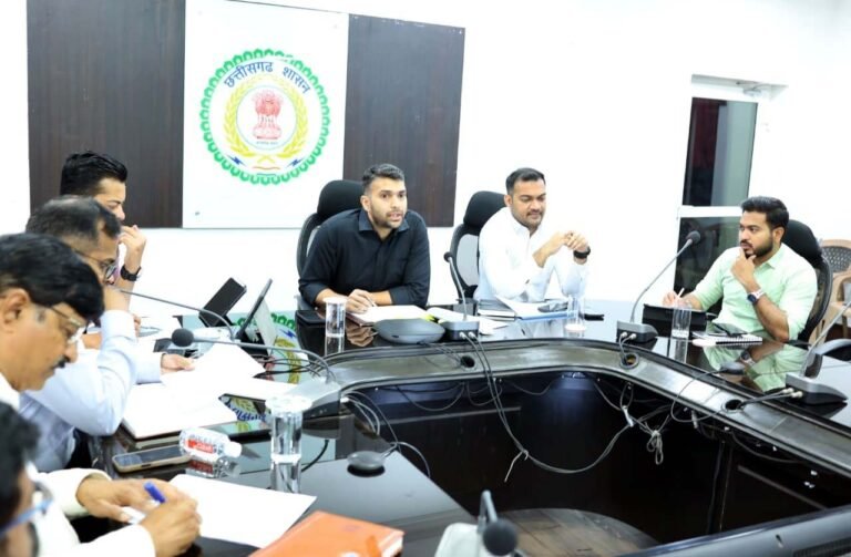 रायगढ़ : प्रगतिरत निर्माण कार्यों को निर्धारित मानकों के अनुरूप समय पर पूर्ण करें-कलेक्टर