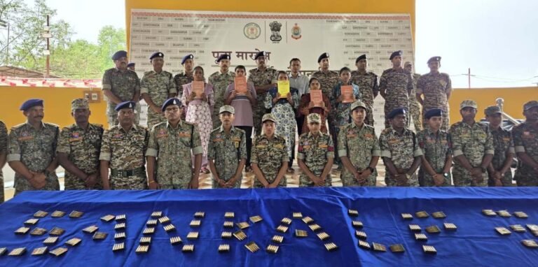 दंतेवाड़ा में 5 माओवादियों ने किया आत्मसमर्पण : पूना मारगेम से बदली जिंदगी