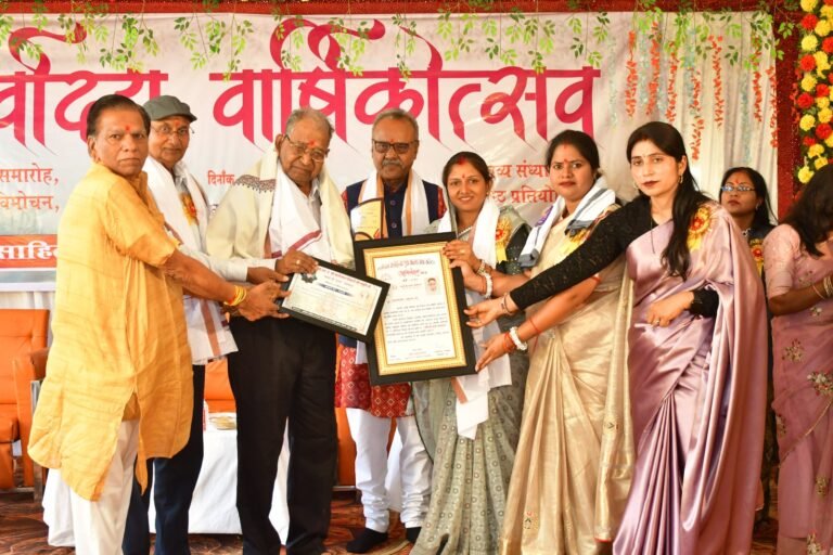 साहित्यकारों, कवियों  ने बिखेरा अपना जलवा सर्वोदय वार्षिकोत्सव मंच कोटा में