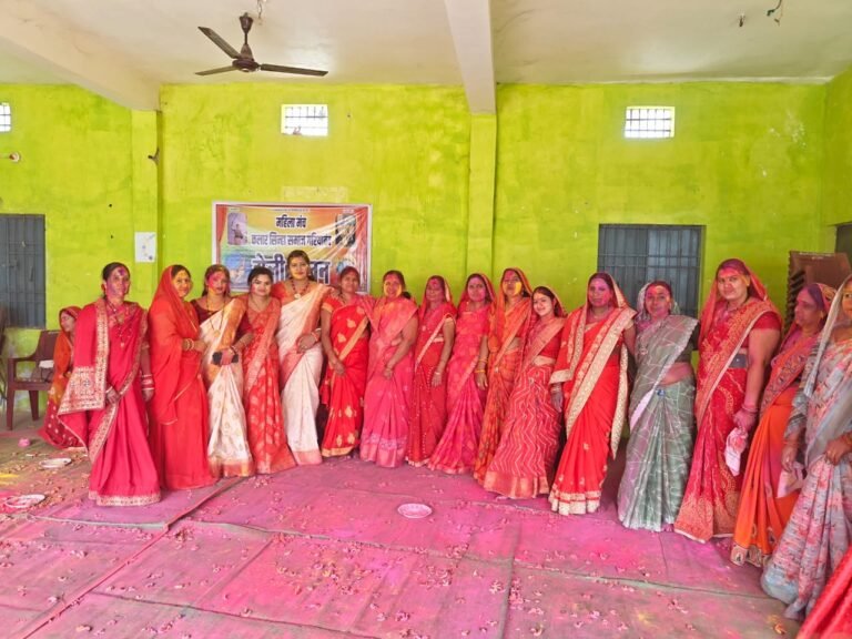 सिन्हा कलार समाज महिला मंच का होली मिलन समारोह संपन्न, फाग गीत और नृत्य से झूमीं महिलाएं