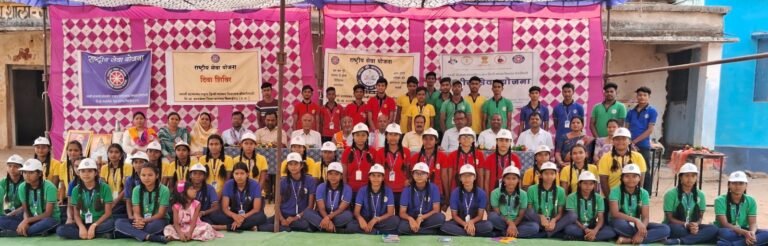 रासेयो सेजेस डोंगरीपाली का दिवा शिविर ग्राम गौरडीह में सम्पन्न