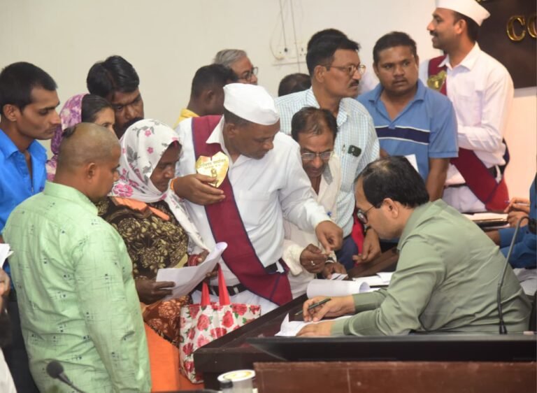 कलेक्टर ने जनदर्शन में सुनी लोगों की समस्याएं