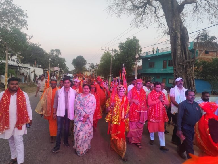 सिद्ध शक्तिपीठ गिरारी से पेंड्रा तक निकली भव्य चुनरी यात्रा, पूरे मार्ग में हुआ भव्य स्वागत