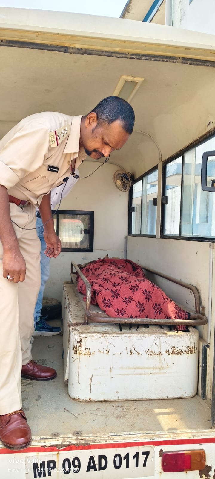 दोस्तों संग बाजार गया युवक मृत मिला, रंगमंच में संदिग्ध हालत में मिला शव—परिजनों ने जताई हत्या की आशंका