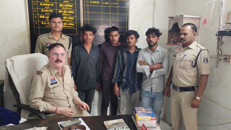 राहगीर से लूटपाट करने वाले 4 आरोपी चंद घंटों में गिरफ्तार, बेल्ट से किया था हमला
