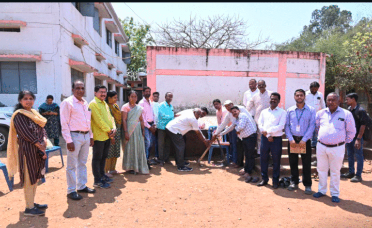 एनटीपीसी सीपत द्वारा स्वामी आत्मानंद शासकीय विद्यालय सीपत मे स्टेज शेड एवं साइकल स्टैंड निर्माण कार्यों का भूमि पूजन