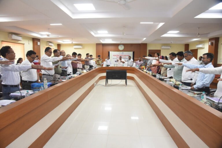 रायपुर : पर्यटन एवं संस्कृति मंत्री राजेश अग्रवाल ने दिलाई जनगणना शपथ